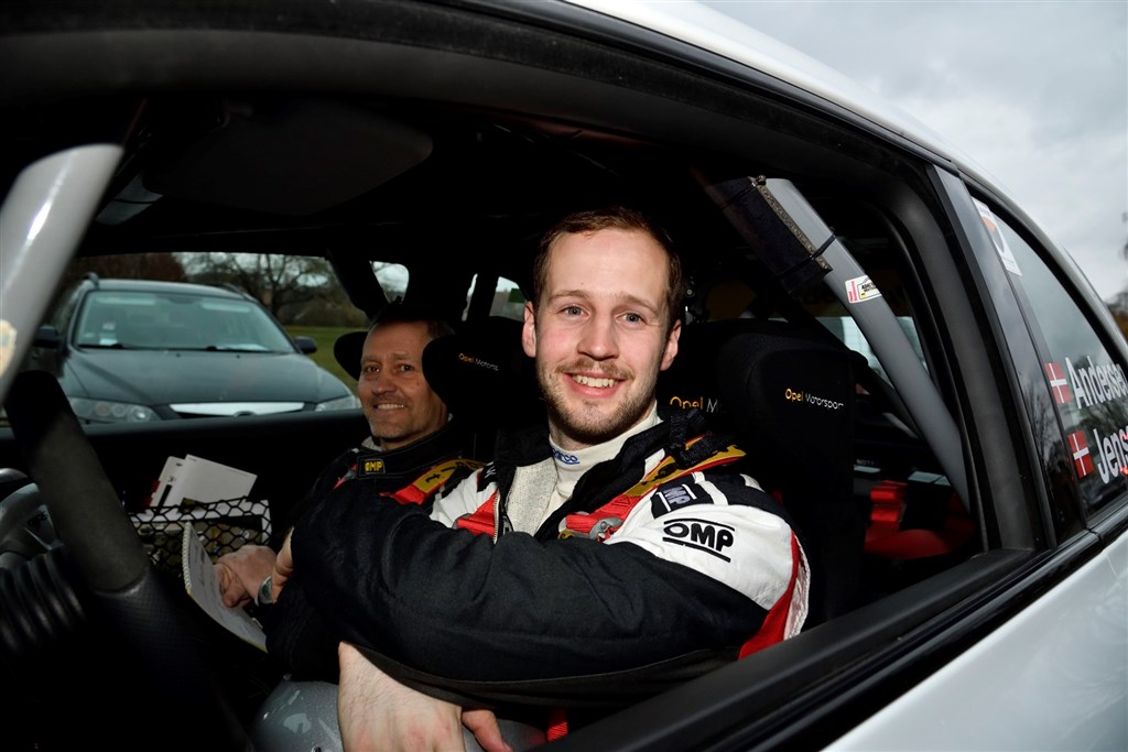 De store smil var fremme, da Thomas Andersen og Preben Jensen nåede i mål på det meget krævende Horsens Rally. Med en placering som bedste Opel ADAM Cup-bil kunne de kun være tilfredse.
(Foto: Michael Eisenberg)